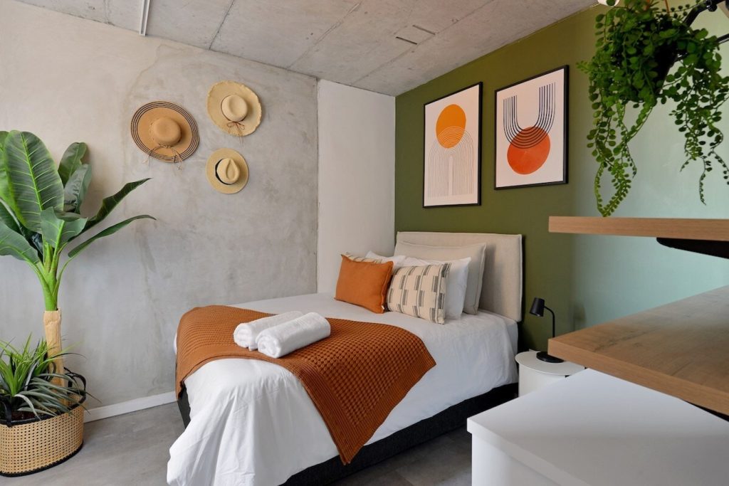 06dba7de-0c2c-4fc5-b9cf-3f1469d8bf4e-1