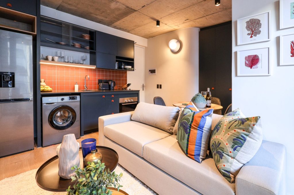 097a7fe0-e0a7-4b81-b7a8-bb97d4852694-1