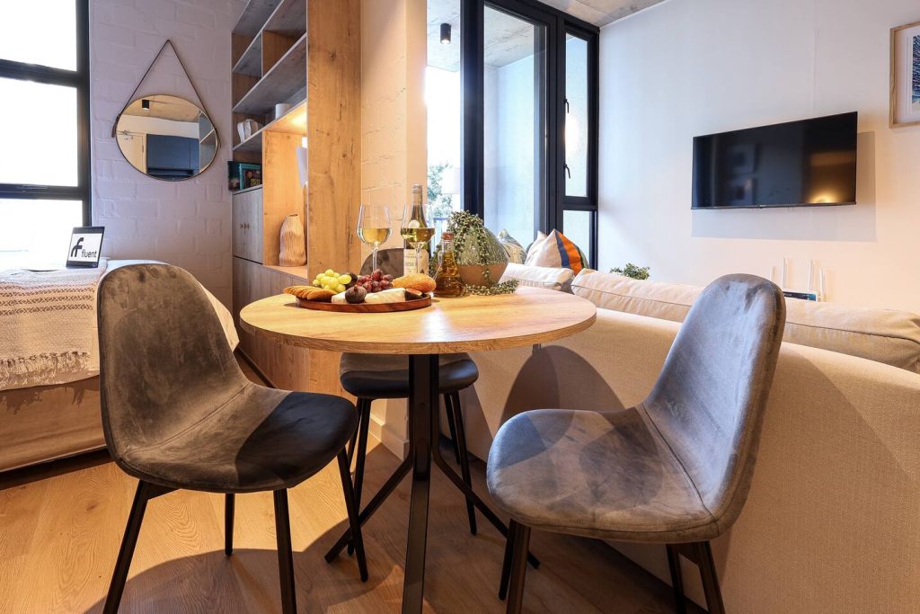 0bcd7ef2-43c5-429d-8a8b-75970aef1232-1