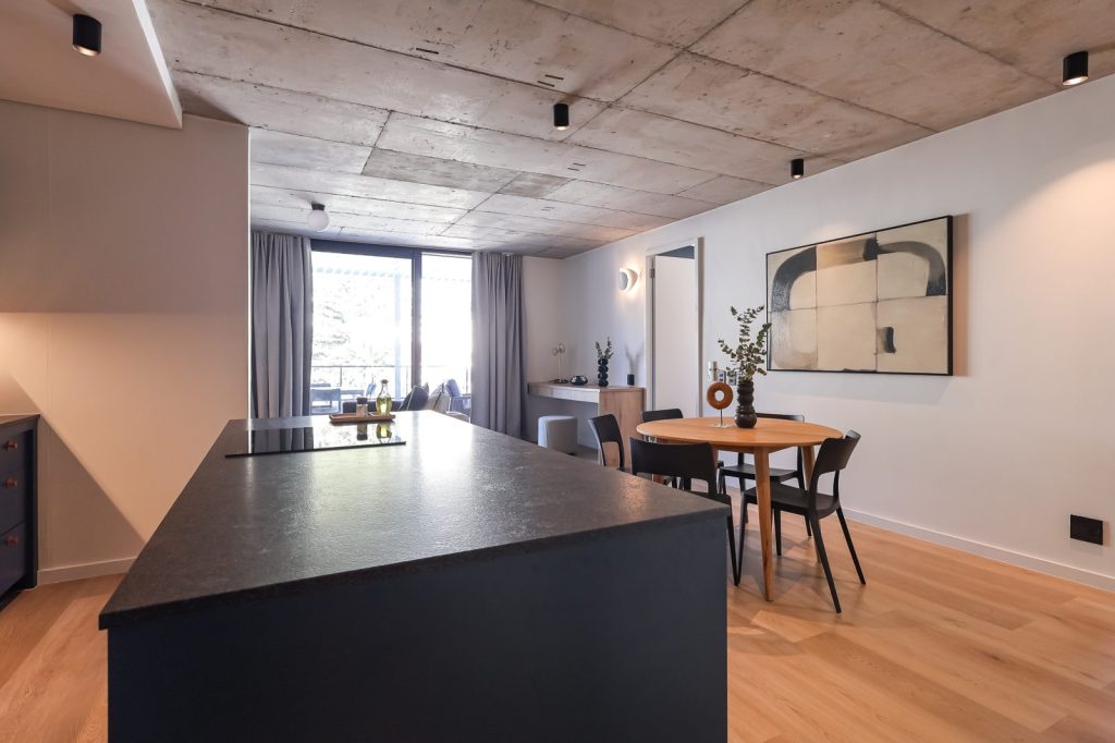 0e242872-ada8-4443-924b-aef0dbec561f