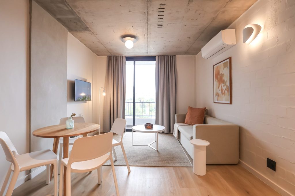 12a4e316-ebbe-4aec-bf76-57e161e912cb-1