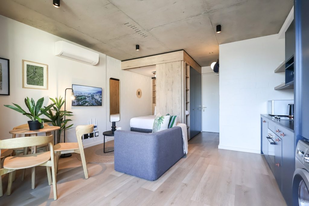 13ae6695-fa65-4965-9d34-a82a4f641631-1