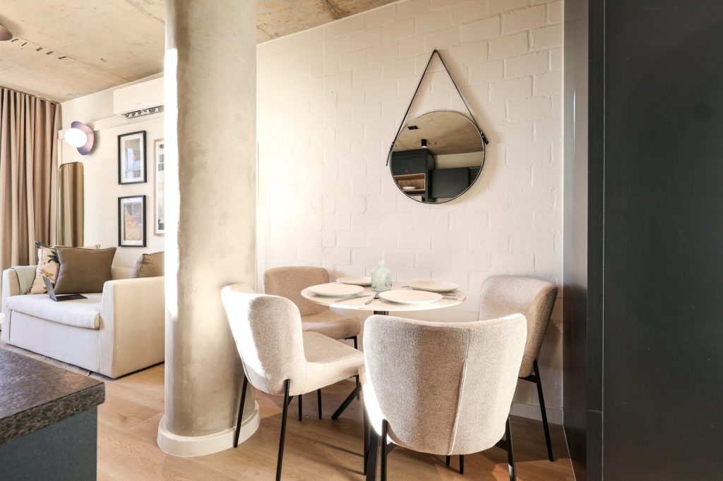 15bdf104-55a4-46f4-bc7a-89e1a37f6147-1