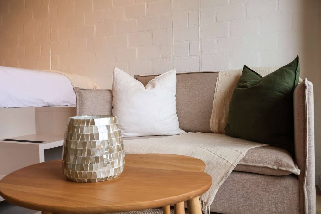 16844d6f-3a52-42e3-a1c4-72496e3115b7-1