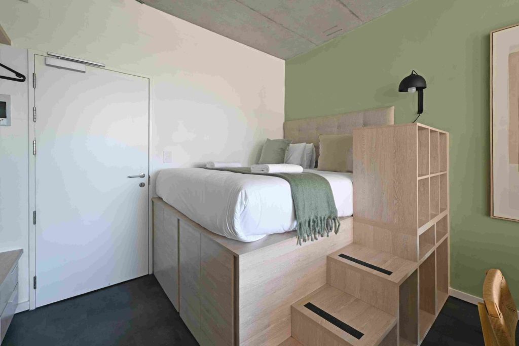 1961fb9d-e8f1-4dea-95ae-4d32b4f69986-1