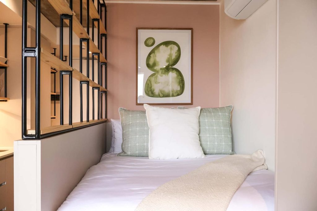 1a978869-e26c-4d9a-a9d8-5a80d01a2c62-1