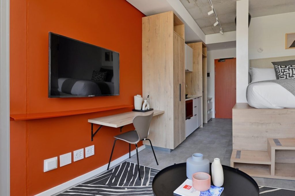 Workstation and SMART TV