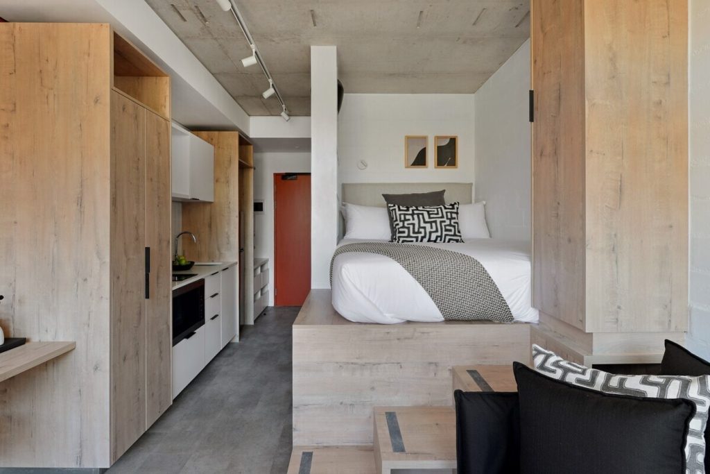 1e1da51e-17c9-405a-9c06-9b070dabdb00-1