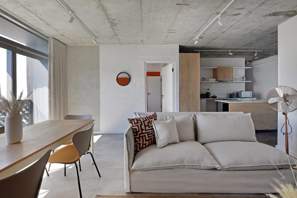 1ecdf1d6-cf54-4ba0-b576-1f39b4ae7cd3-1