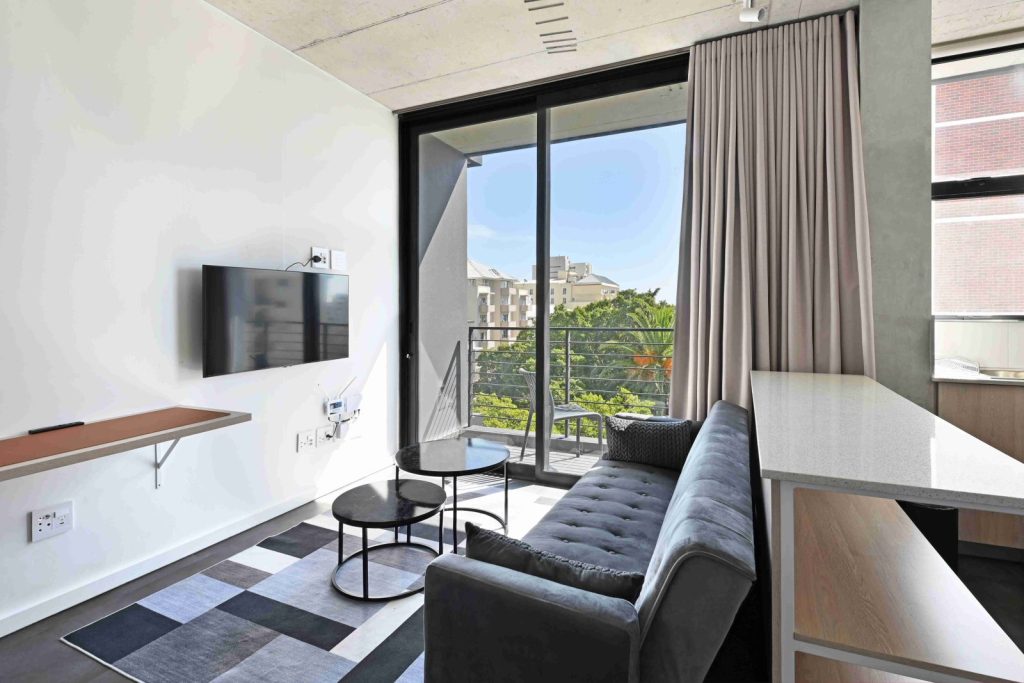 20e28538-8499-490f-8d47-eb677416e3fd-1