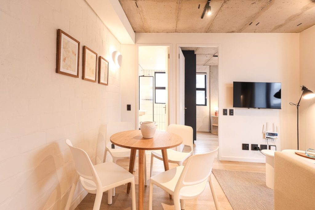 215b7040-aba4-42c9-b99a-ca971ac1deaa-1