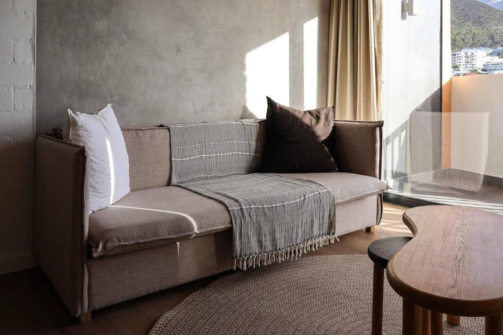 2c081256-debe-4d6b-8954-ecee46ff8b99-1