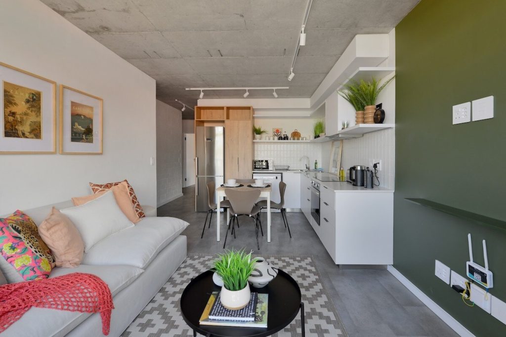 2c344391-75e8-4ea2-a0a5-7a6504d53b30-1