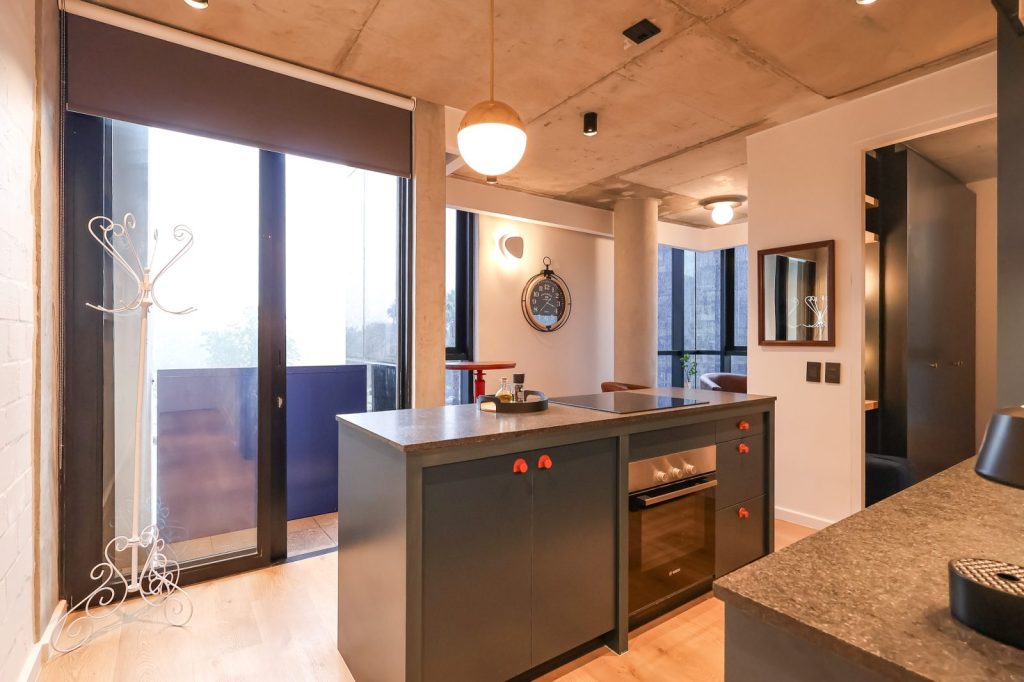 2d467047-a2e2-414a-990e-5eb60939696c-1