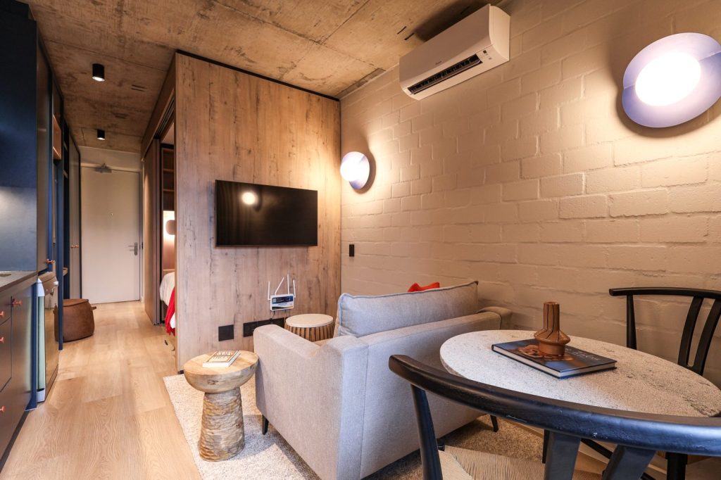 2e421697-0f60-4b76-9ff2-4f56a3ce3da2-1