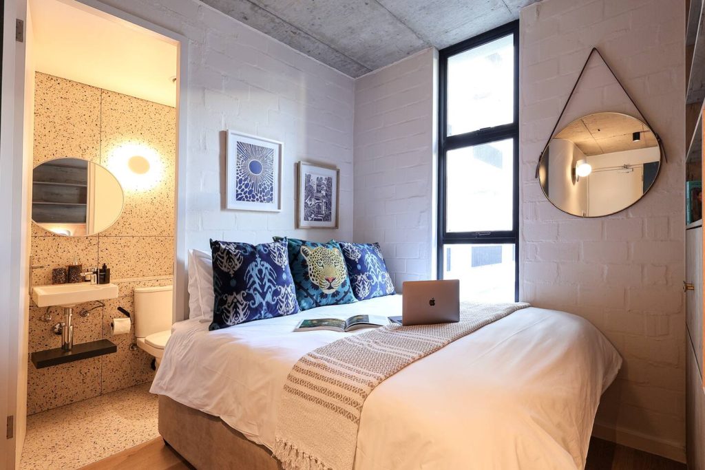 2f006913-eca2-4bec-a25a-c615887d4fab-1