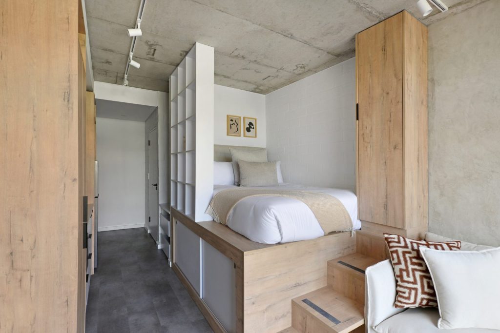 30ce9e4b-e06e-4d3a-9871-8c7128a958a3-1