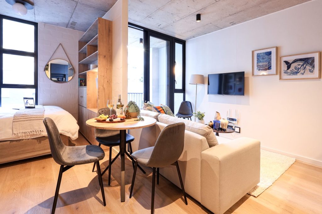 30f02fc5-1981-439a-888c-a9c78e2752fe-1