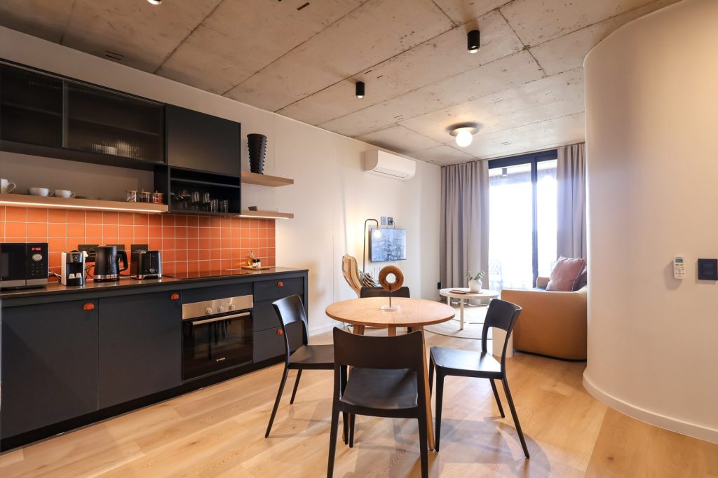 367d7825-886a-4441-92be-8dc7779f3115-1