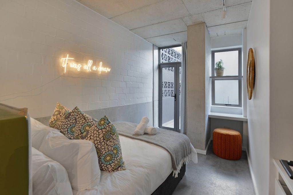 3c57d285-2251-4803-92ae-51519c3c5756-1