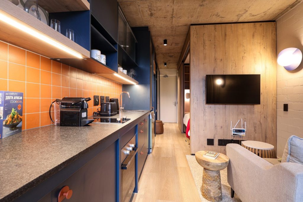 3e0a3468-1b6b-4c7f-bc18-49796a4161f6-1