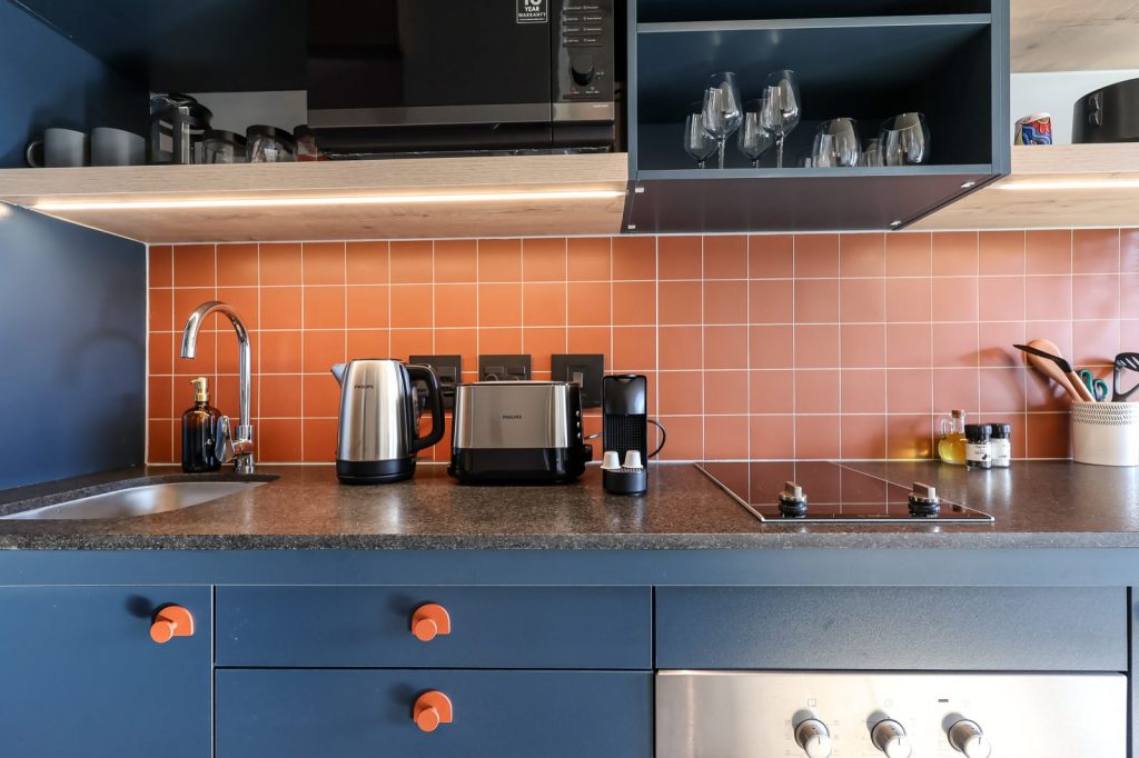 43dbe8b2-3f7a-4737-bced-f303bb9d438f-1