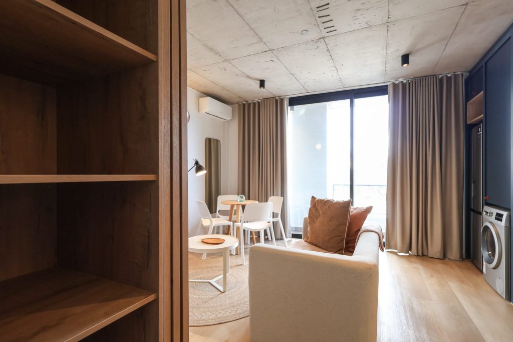 4613e038-5687-43f2-9052-e60a7354e43a-1