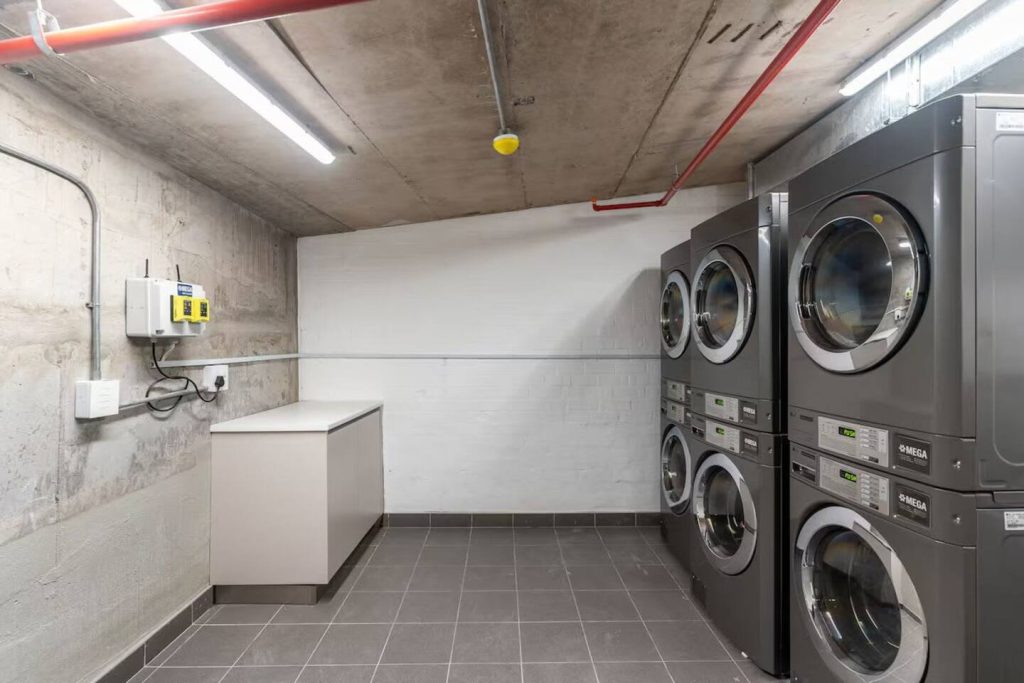 463b2c52-0767-4617-aa90-449ec35b8e8b-1