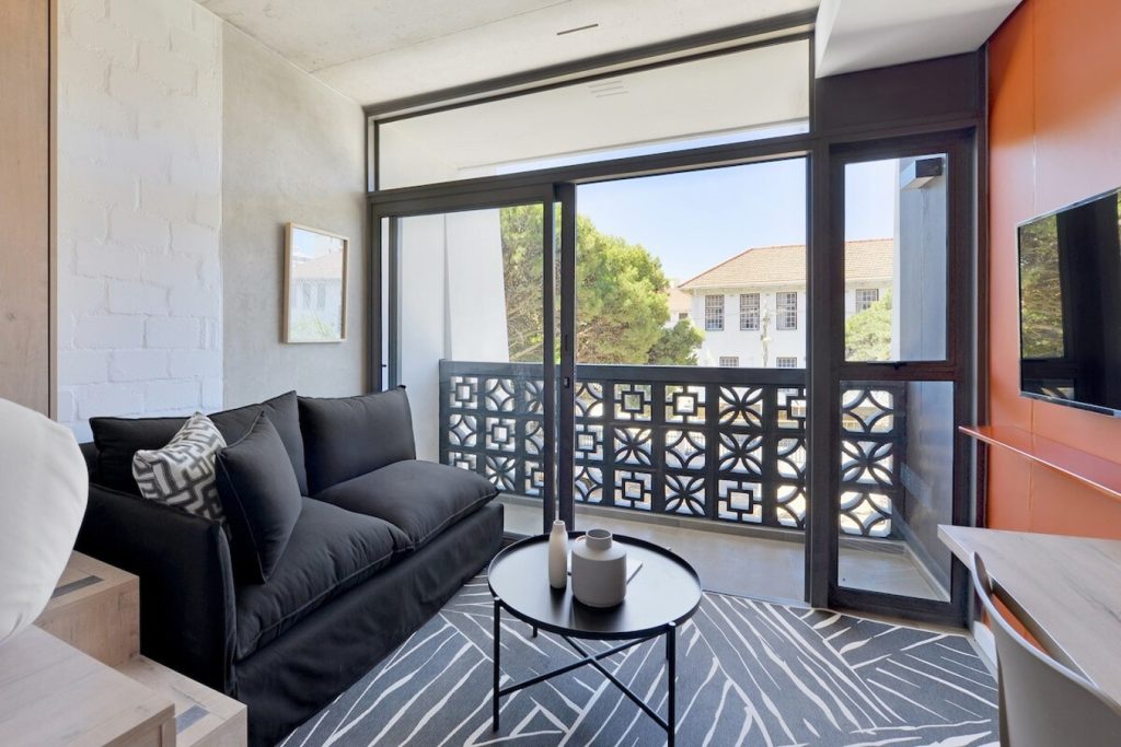 4c268dc7-2e83-40b6-8c51-6be95322942a-1