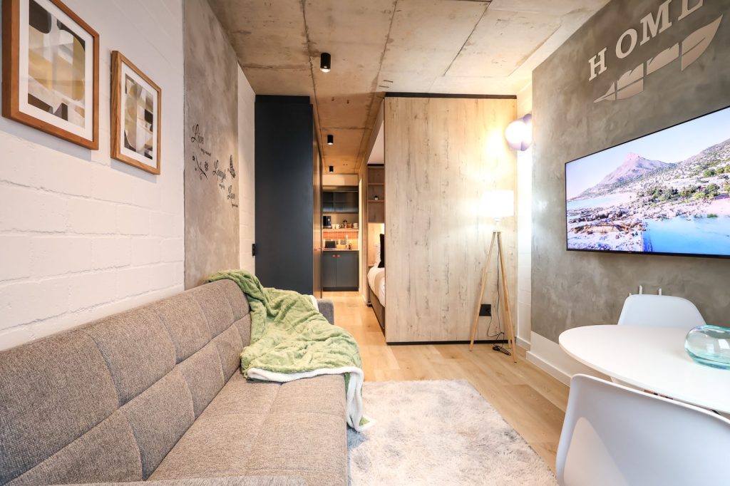 4e2a6fe8-7de4-48cf-9f65-bca307f97a53-1