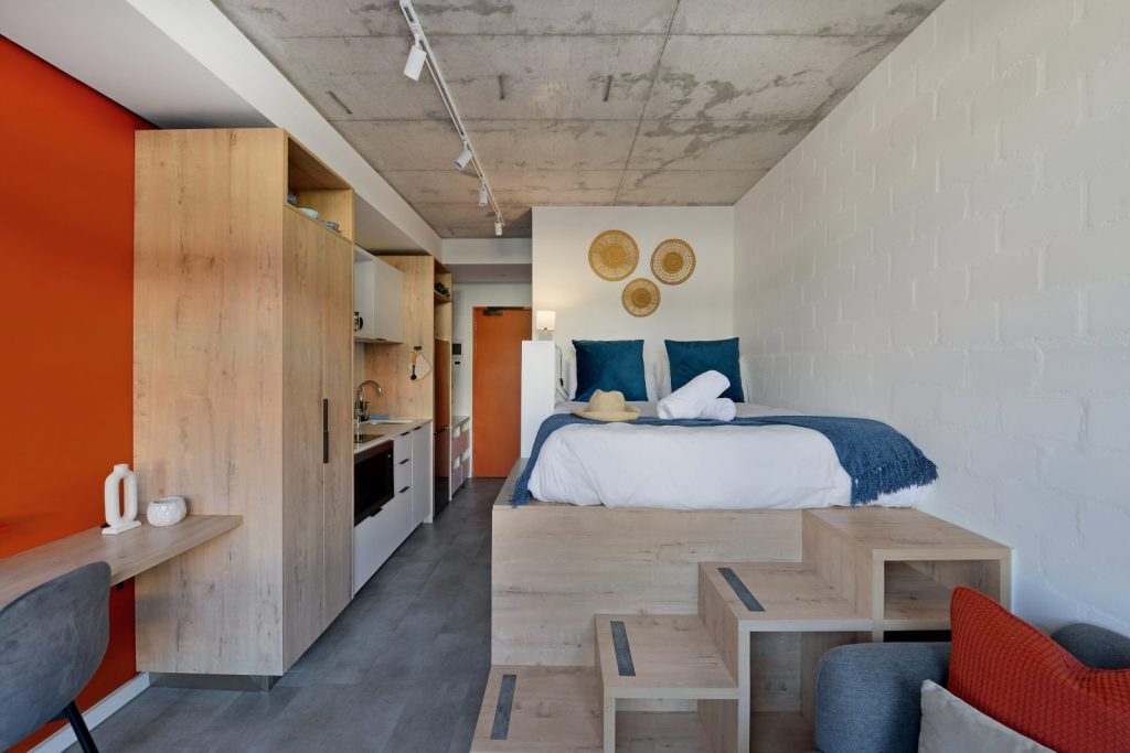 50c83b16-d5e9-4df8-a610-6f1088920a15-1