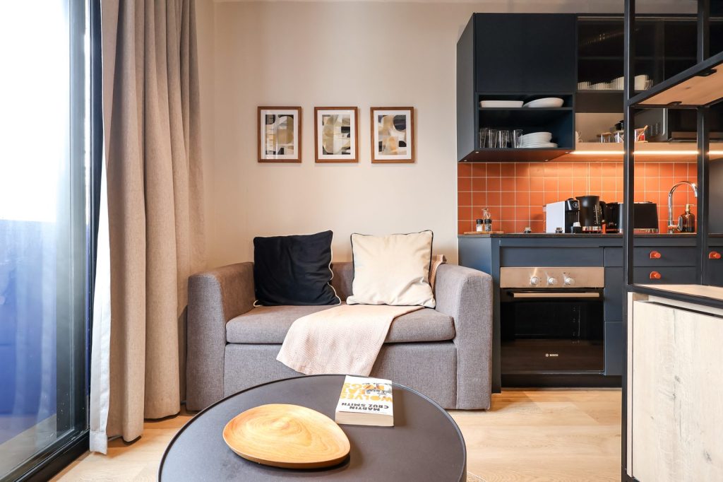 528d974b-3b01-4a08-87ec-a175dcc05255-1