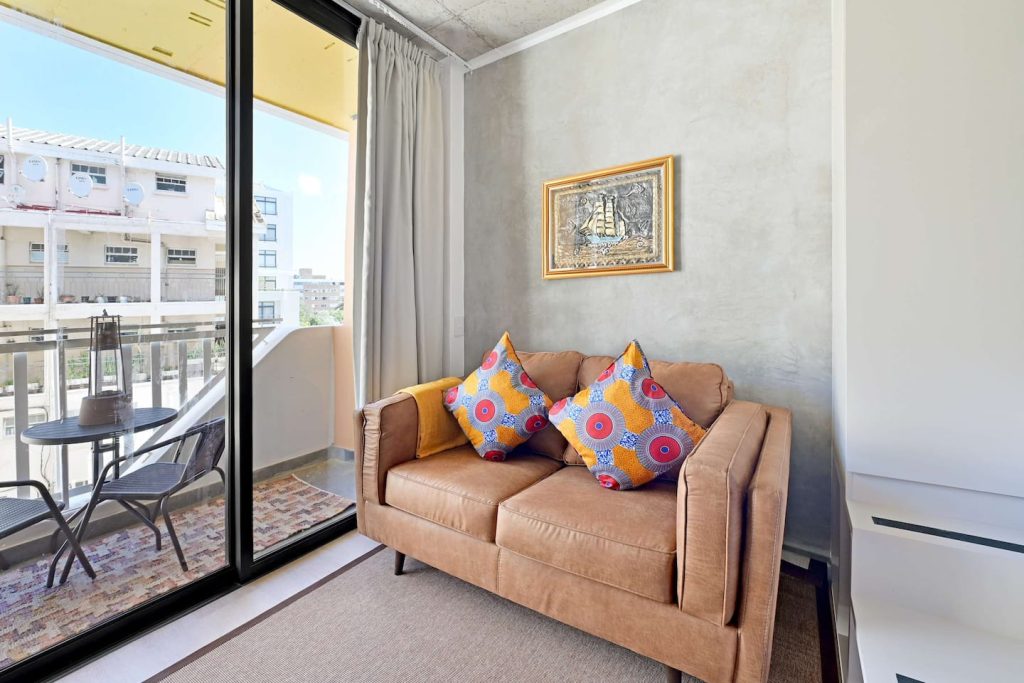 53bcaac4-e367-4ff8-9990-02e2e907c5a6-1