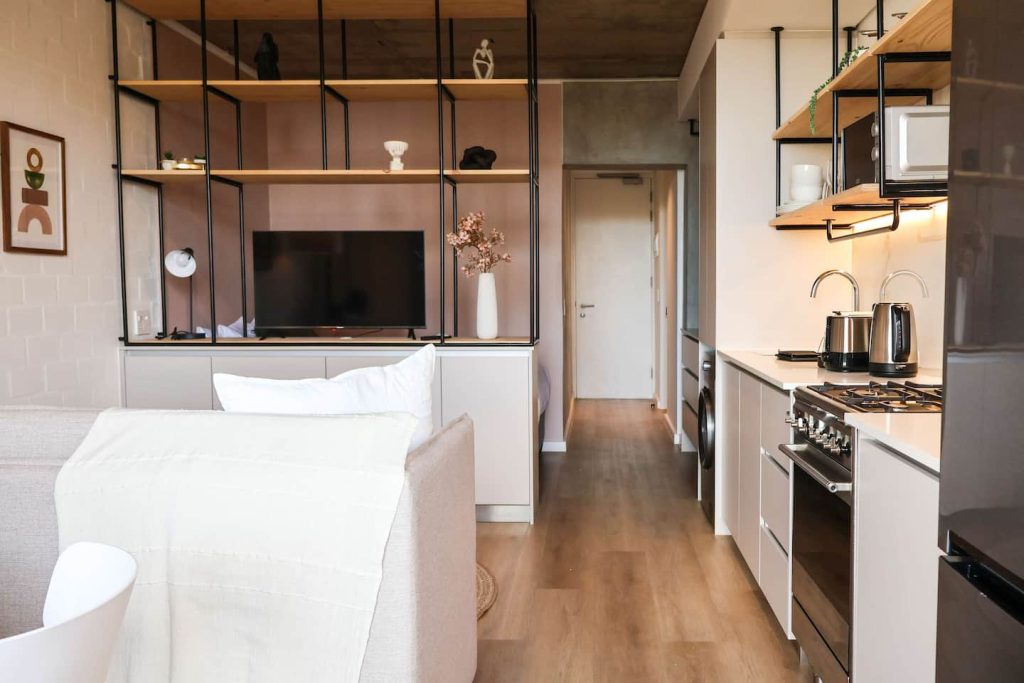 57170f8c-4ae4-49ab-80b6-9e85d97aeb21-1