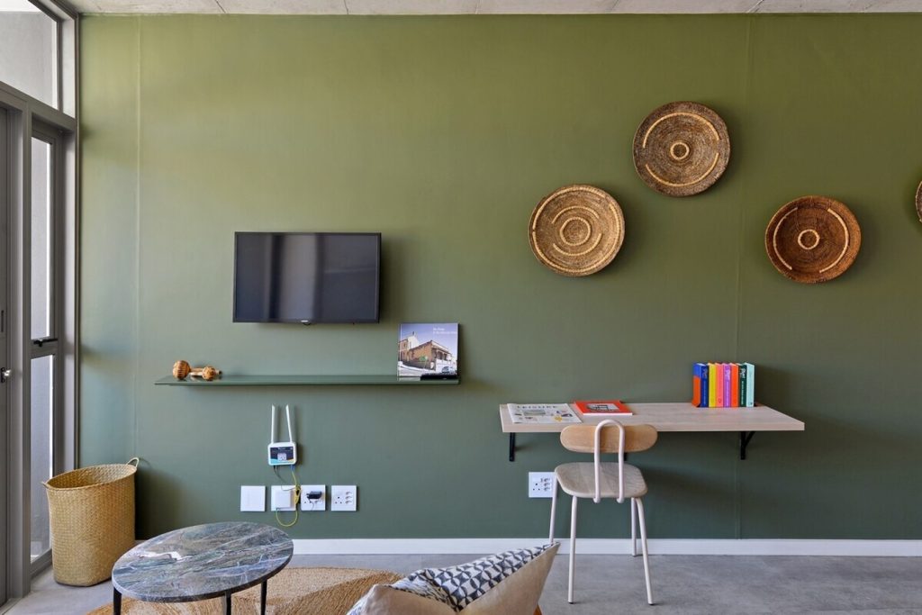 59b01092-3b11-4530-a4bb-6eff6f20a91a-1