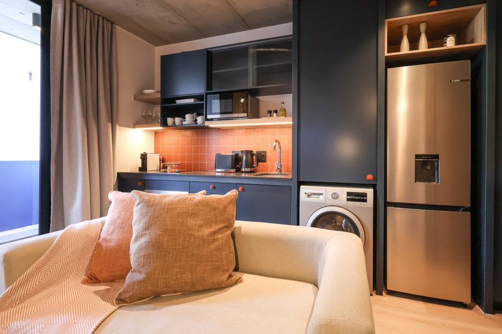 5ac6db34-dbcd-4227-80e2-aea05d55a97d-1