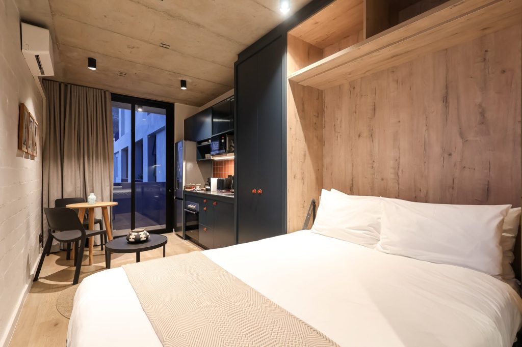 5dae8b15-d30c-4884-9481-70c16ecb8c13-1