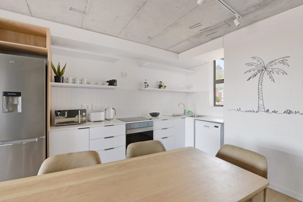 6090edf1-5c0e-4c2b-a205-86498a7b8c8d-1