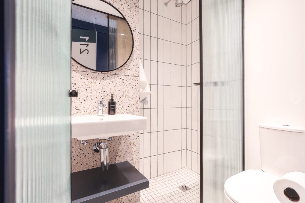 68ef7c28-a3bd-458e-8d01-870b79e46f54-1