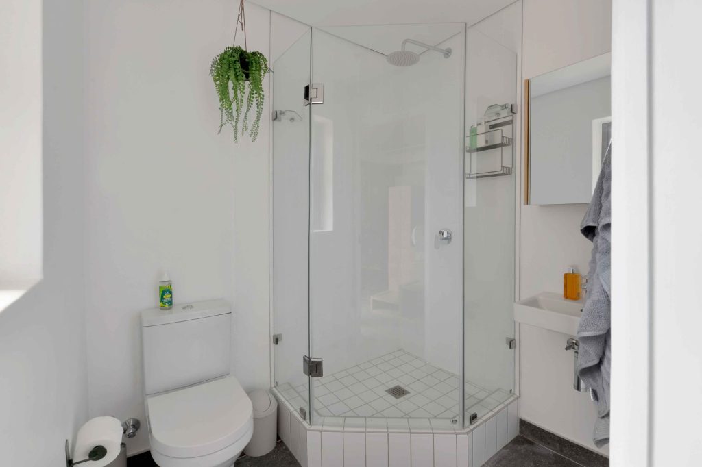 6adfde05-b1e5-4b3a-ad97-d8d3ea696072-1