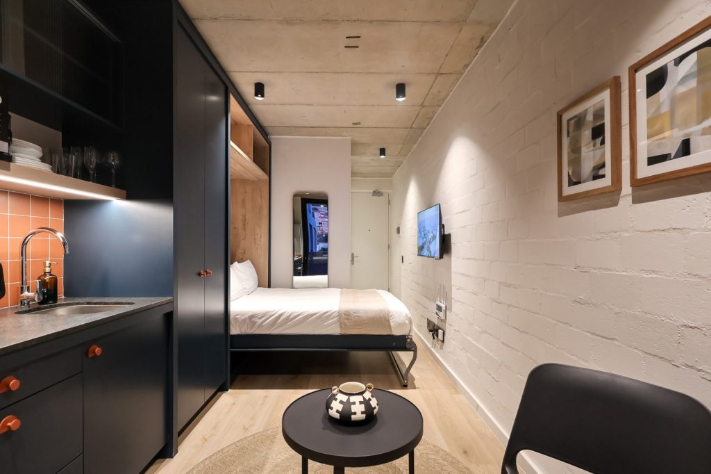 6b1ec841-0123-46cf-8b42-d112af782cd1-1