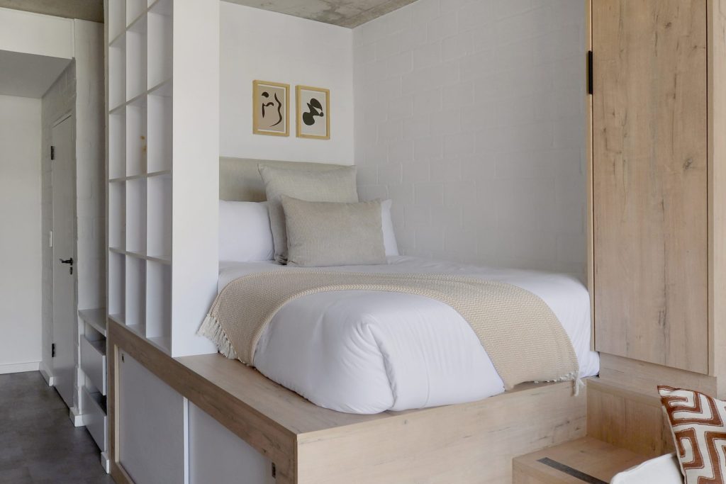 6c9942bc-2935-4368-b392-e2a5bcacb3f6-1