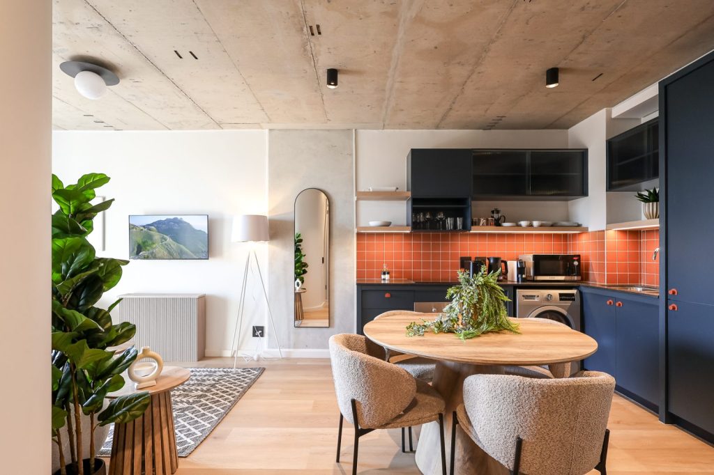 728b0dd0-c2d0-467d-bcb4-7a964607ed4e-1