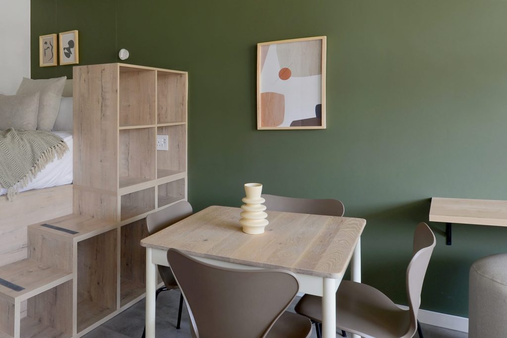 72c48e4a-a37f-4a62-a513-7b97a7e1c974-1