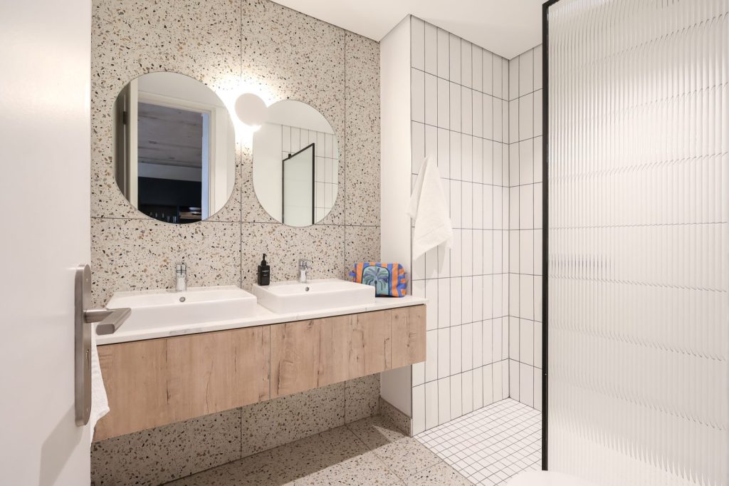 75e517cc-3070-4b66-accf-fd3079849b8e-1