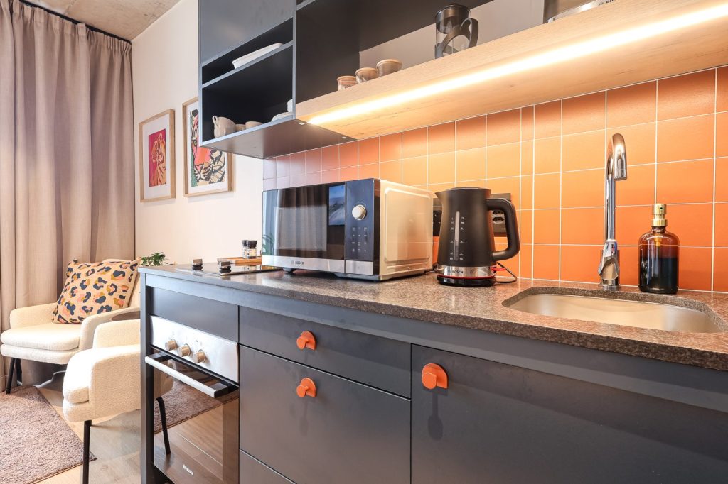 77ecbcdd-20b4-4afc-b768-23b2785a4846-1