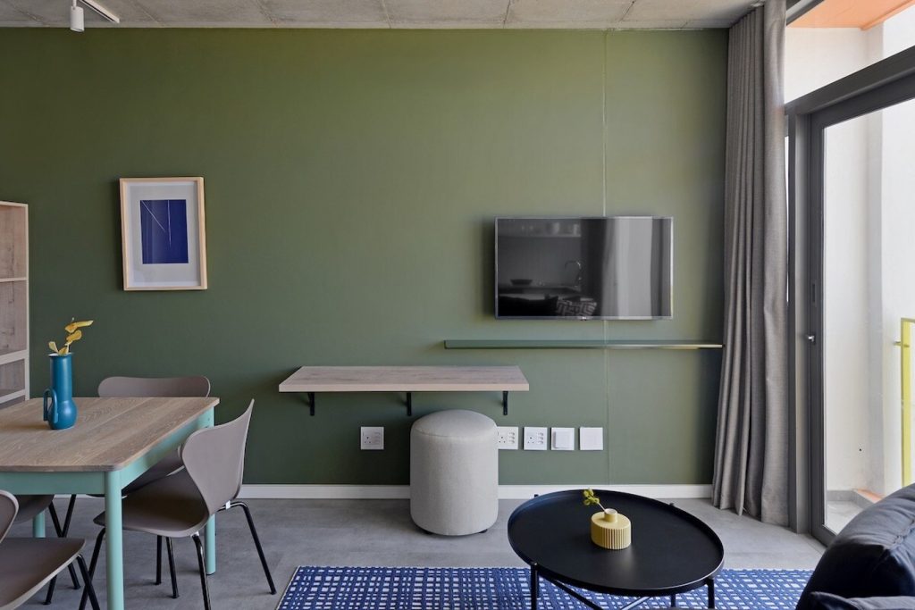 SMART TV with Netflix