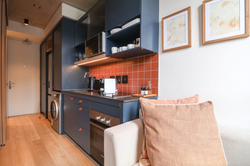 7f1b20b6-986c-4682-92ce-79562b97763d-1