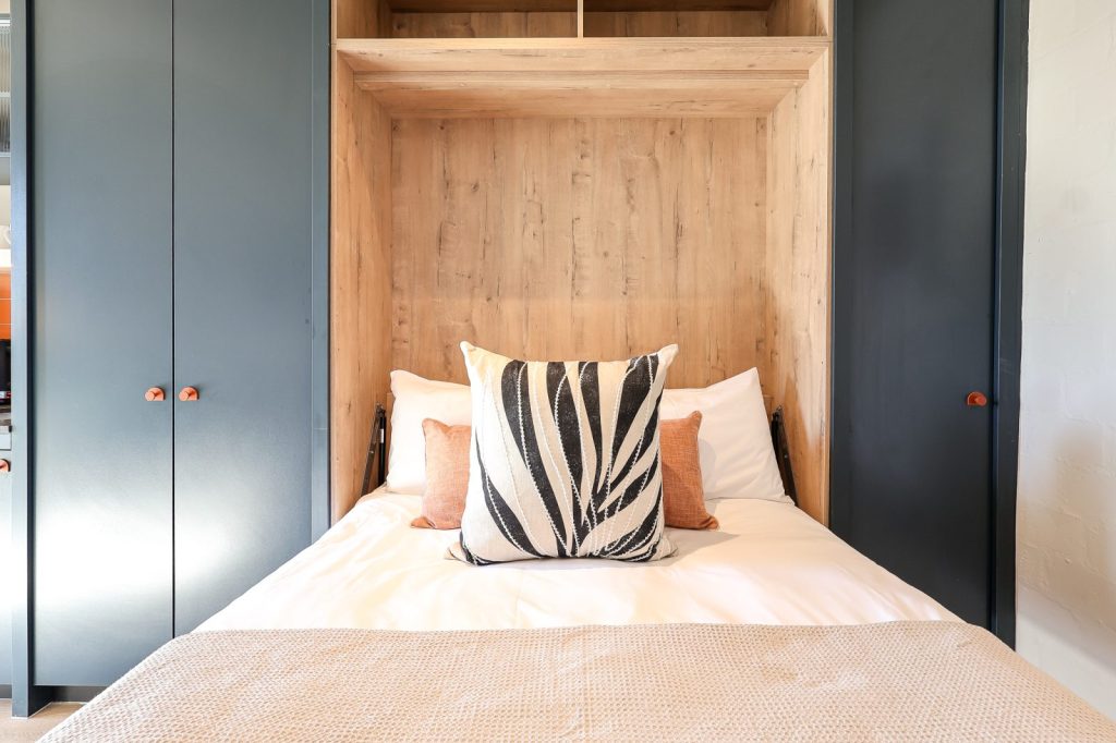 84ca7fb9-b2b5-47ae-b2a1-89705cf50818-1