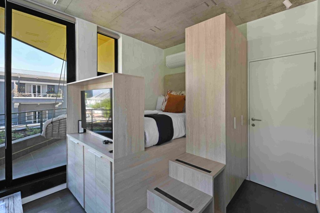 8a9f7bc0-1fe5-4fe6-a4de-85ab2b0028db-1